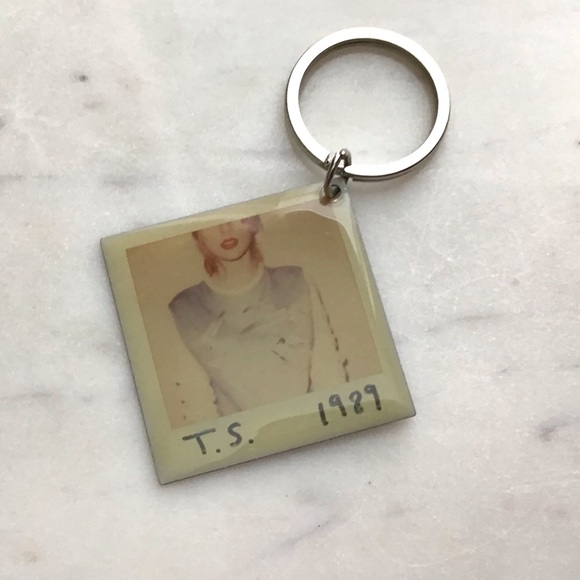 Taylor Swift 1989 Drawstring Backpack and Keychain NEW - Picture 5 of 9